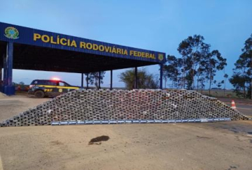 Homem é preso por agentes da PRF transportando 961 kg de cocaína na BR-364